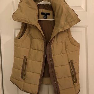 NWOT: H&M Tan Puffer Vest w/ Hidden Hood